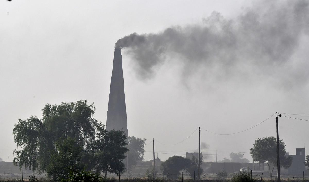 Pollution caused one in six deaths worldwide in 2019, finds study